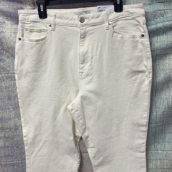 Brand new Woman’s Elizabeth and James jeans. - Picture 2 of 14
